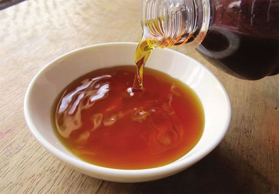 Bí quyết chọn nước mắm ngon - dựa vào màu sắc