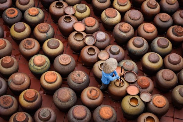 Buổi sáng bình yên tại làng nghề nước mắm Nam Ô - đánh thức những chum mắm vào buổi sáng