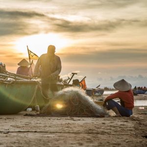 Cuộc sống con người tại làng nghề nước mắm Nam Ô